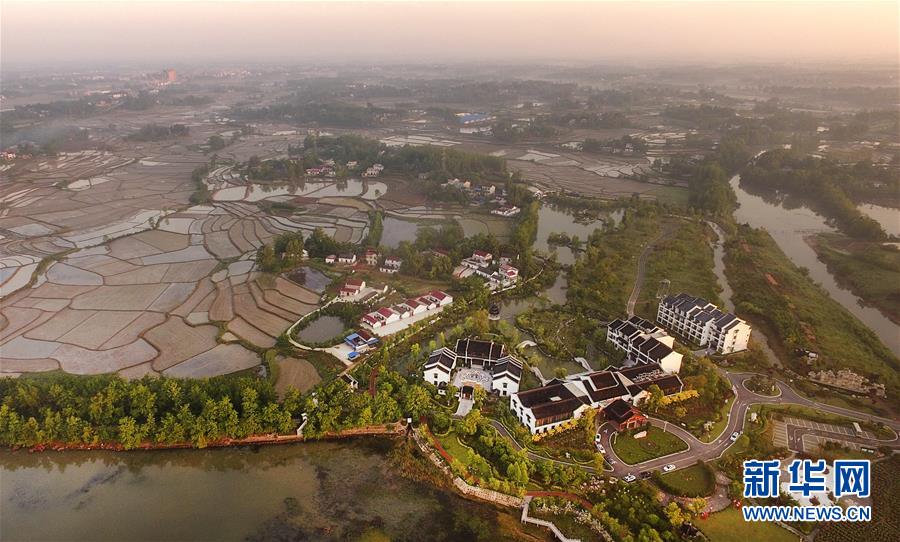 (美麗中國)(1)特色小鎮(zhèn)風光美