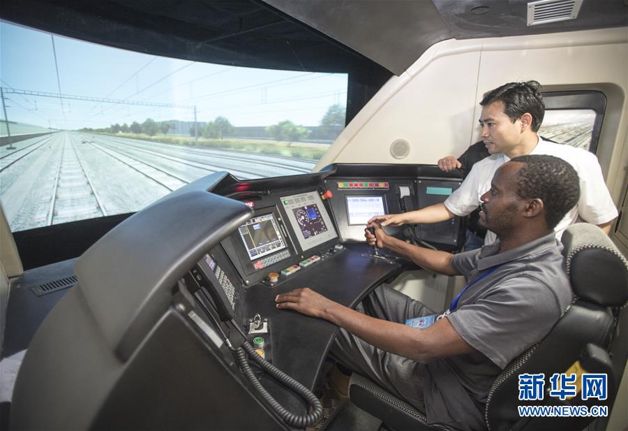 （社會）（5）13國&ldquo;老外&rdquo;進(jìn)&ldquo;高鐵駕校&rdquo;