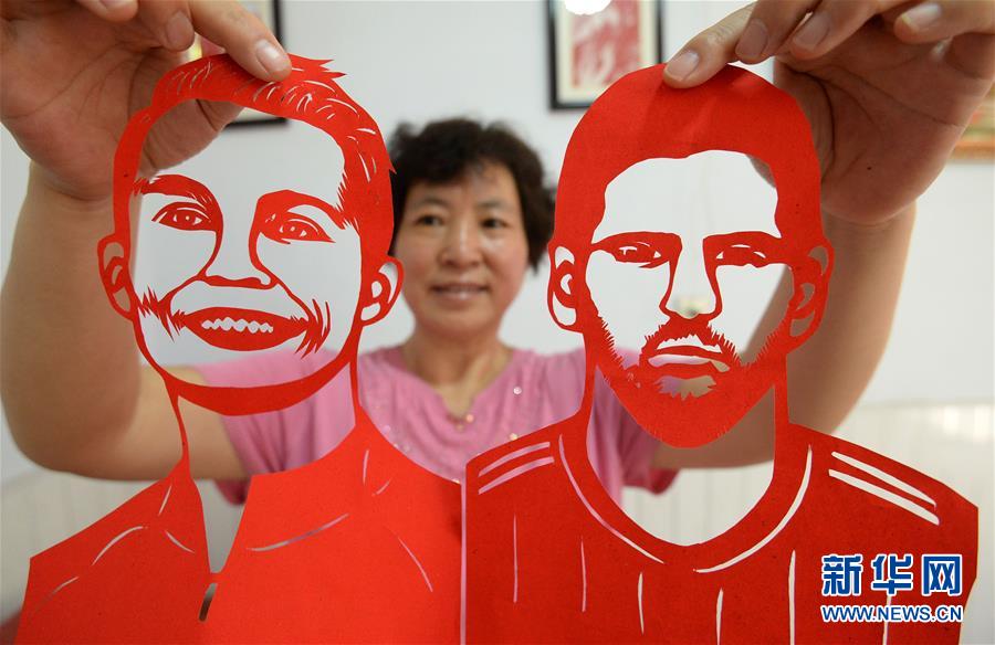 #（社會）（2）巧手剪出&ldquo;世界杯&rdquo;