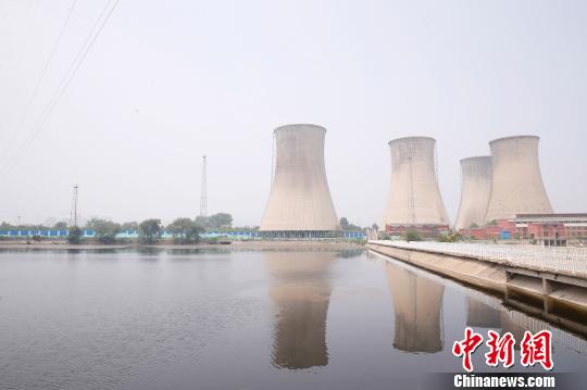 按照規(guī)劃，位于首鋼園區(qū)內(nèi)的滑雪大跳臺(tái)建成后將成為世界首例永久保留和使用的單板大跳臺(tái)場(chǎng)地。圖為單板大跳臺(tái)選址所在地。　韓海丹 攝