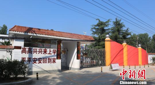 女教師以身?yè)踯嚲葘W(xué)生殉職學(xué)生憶:她大喊“快走”