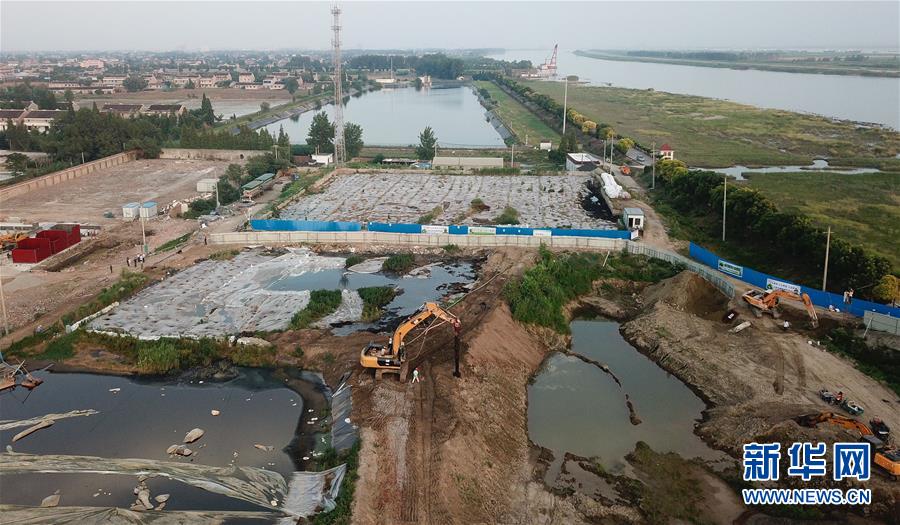 （新華視點&middot;圖文互動）（2）中央督察兩年有的絲毫未改，有的不減反增&mdash;&mdash;江蘇泰興數(shù)萬噸化工廢料和污泥堆放長江邊調(diào)查