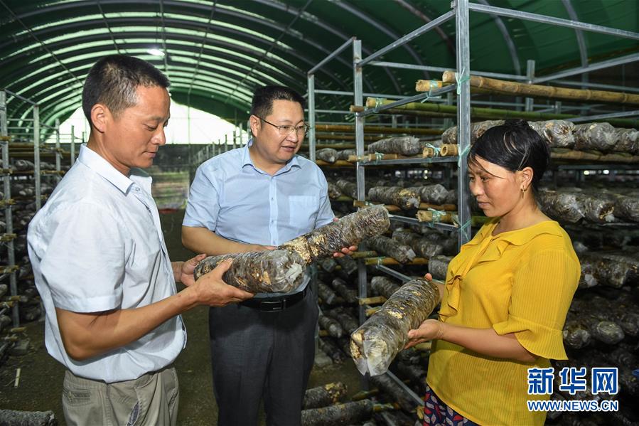 （脫貧攻堅(jiān)&middot;圖文互動(dòng)）（3）&ldquo;不畏難、不畏煩、不畏苦&rdquo;&mdash;&mdash;記&ldquo;80后&rdquo;扶貧干部李朝陽(yáng)