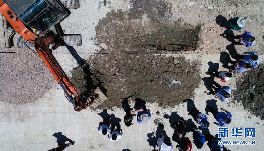 (圖文互動)(1)常州一工業(yè)園填埋化工廢料被舉報 相關嫌疑人已刑事拘留審查