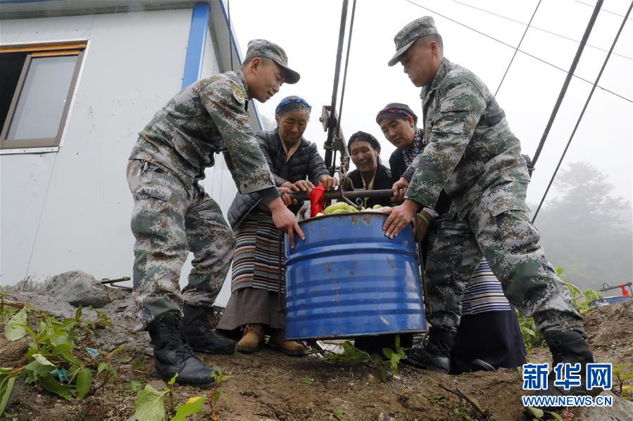 （圖文互動(dòng)）（2）特寫(xiě)：&ldquo;八一&rdquo;禮物，飛向云端哨所