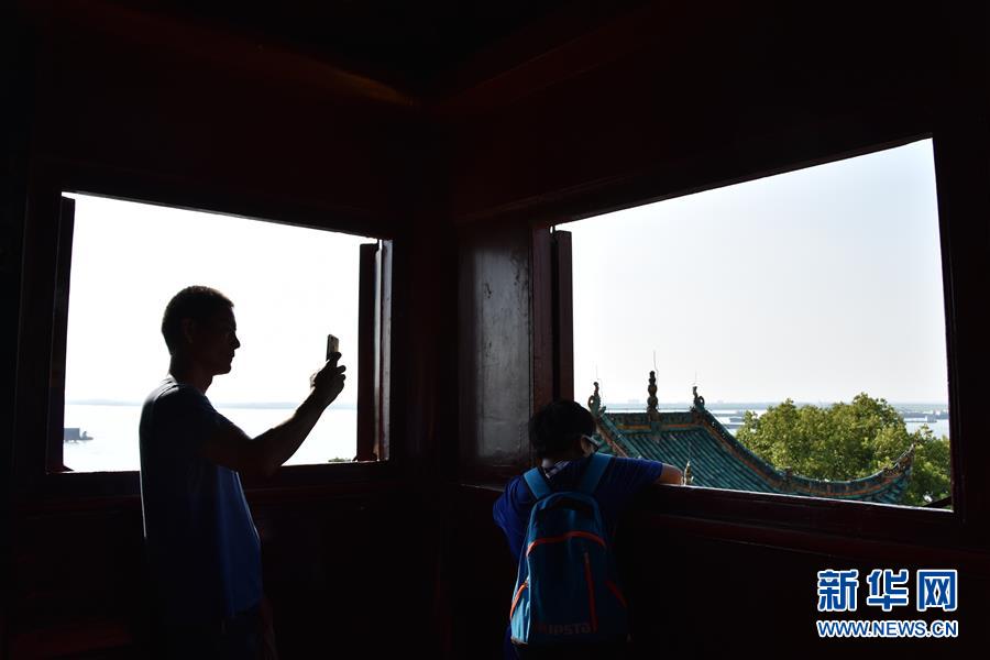 （大江奔流&mdash;&mdash;來自長江經(jīng)濟帶的報道&middot;圖文互動）（1）登岳陽樓，又見&ldquo;浩浩湯湯&rdquo;