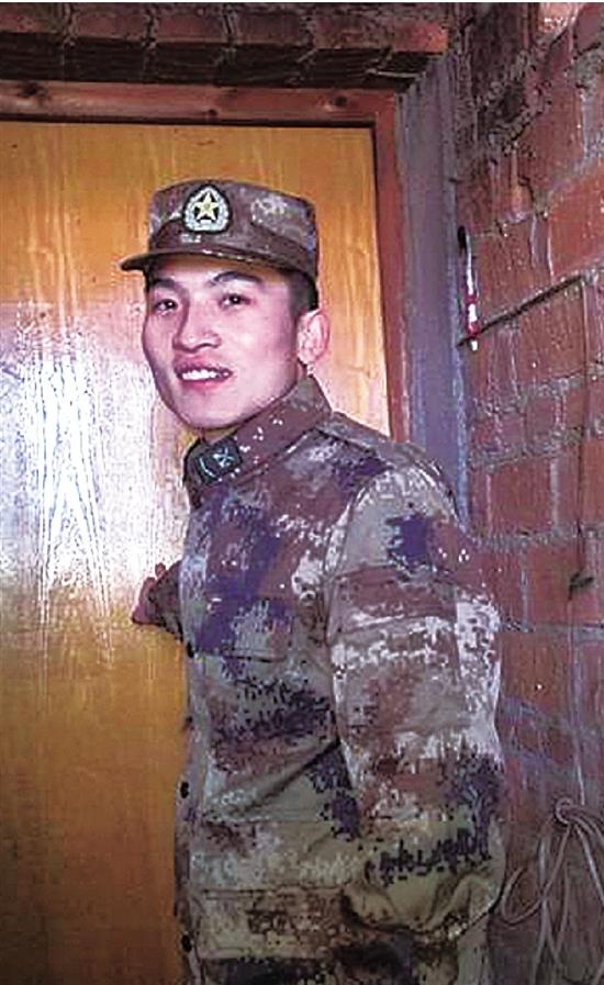 中國軍人:負(fù)重前行只為你能歲月靜好