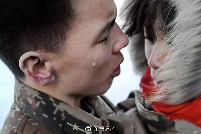中國軍人:負(fù)重前行只為你能歲月靜好