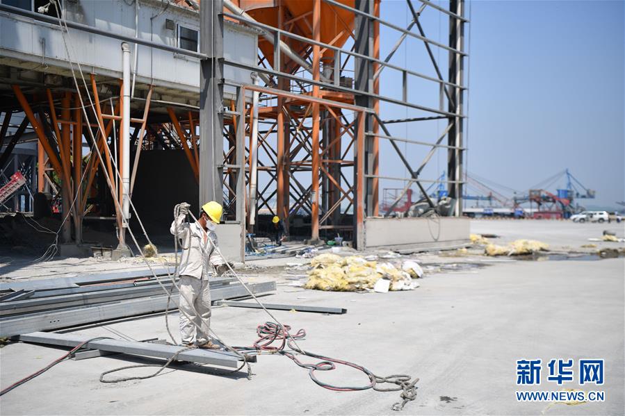 （大江奔流&mdash;&mdash;來(lái)自長(zhǎng)江經(jīng)濟(jì)帶的報(bào)道&middot;新華全媒頭條&middot;圖文互動(dòng)）（8）打造經(jīng)濟(jì)高質(zhì)量發(fā)展的強(qiáng)勁引擎&mdash;&mdash;深入推動(dòng)長(zhǎng)江經(jīng)濟(jì)帶發(fā)展述評(píng)