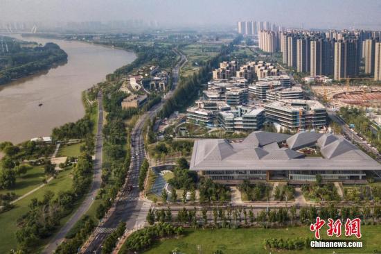 8月9日，航拍南京江心洲新加坡&middot;南京生態(tài)科技島。 <a target='_blank' >中新社</a>記者 泱波 攝