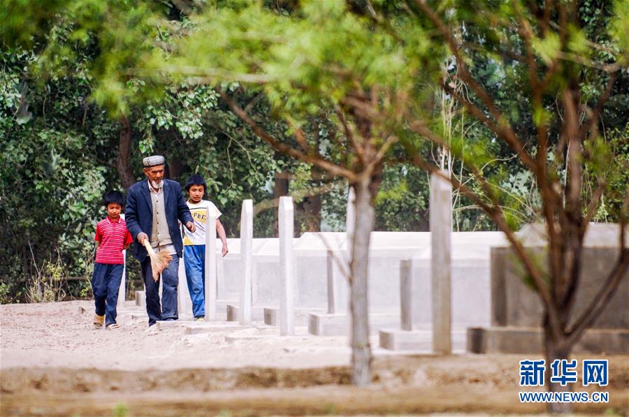 （新華全媒頭條&middot;誠信建設(shè)萬里行&middot;圖文互動）（5）一諾動昆侖&mdash;&mdash;父子半世紀(jì)接力為英雄守靈