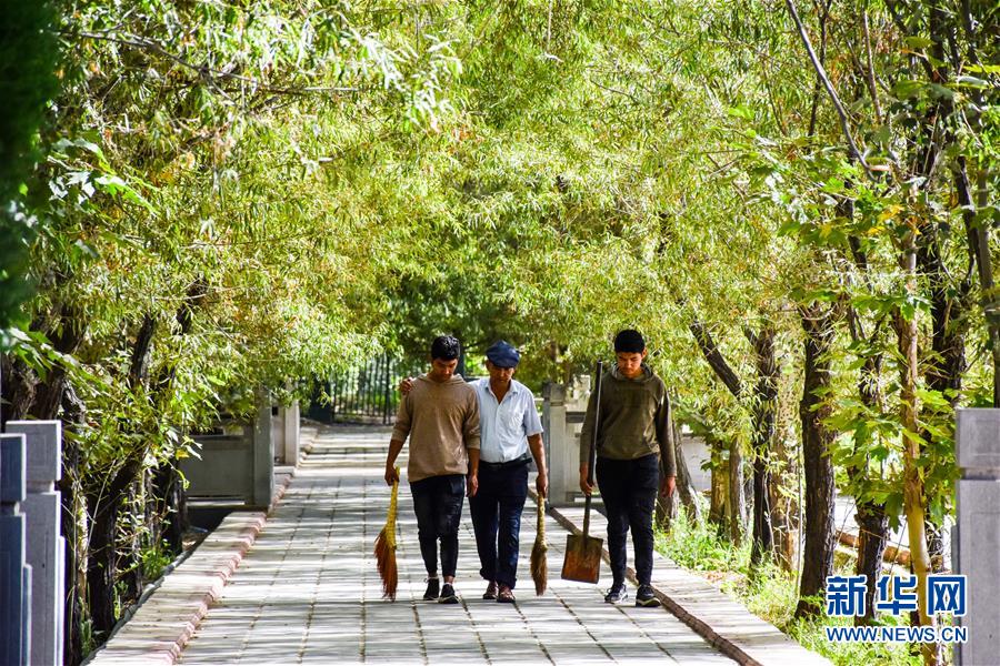 （新華全媒頭條&middot;誠信建設(shè)萬里行&middot;圖文互動）（6）一諾動昆侖&mdash;&mdash;父子半世紀(jì)接力為英雄守靈