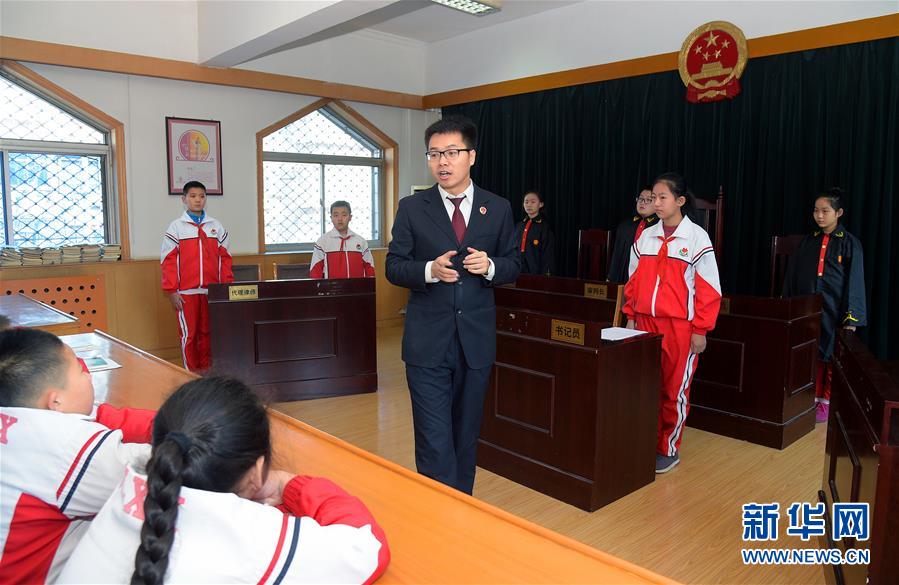 (新華全媒頭條·圖文互動(dòng))(7)開啟全面依法治國新時(shí)代——黨的十八大以來全面依法治國新成就述評(píng)