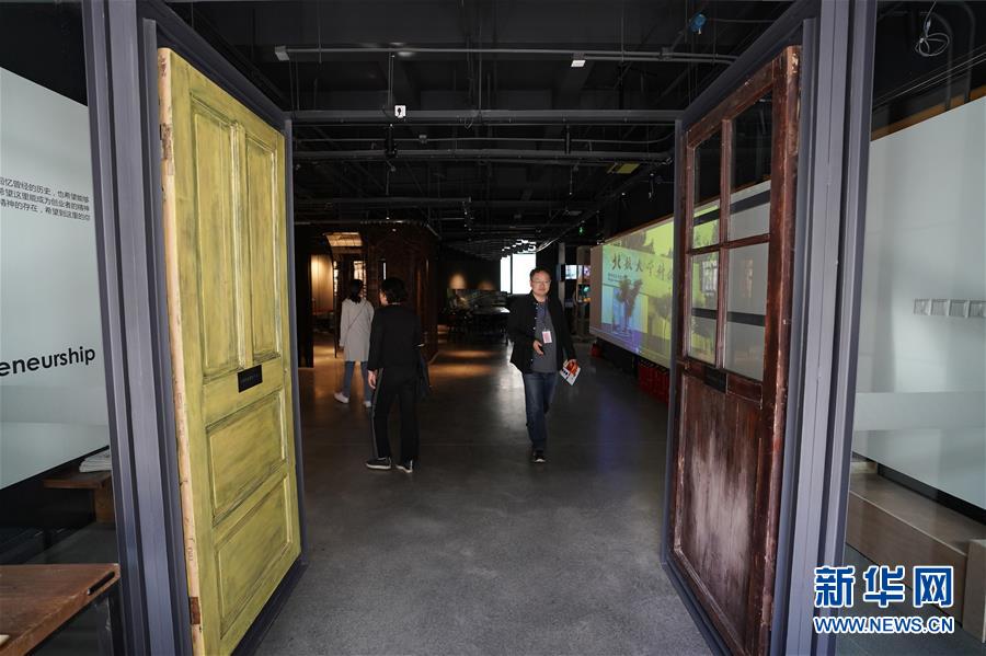 （新華全媒頭條&middot;圖文互動(dòng)）（9）奔跑吧，中關(guān)村！&mdash;&mdash;寫在習(xí)近平總書記率領(lǐng)中央政治局到中關(guān)村集體學(xué)習(xí)5周年之際