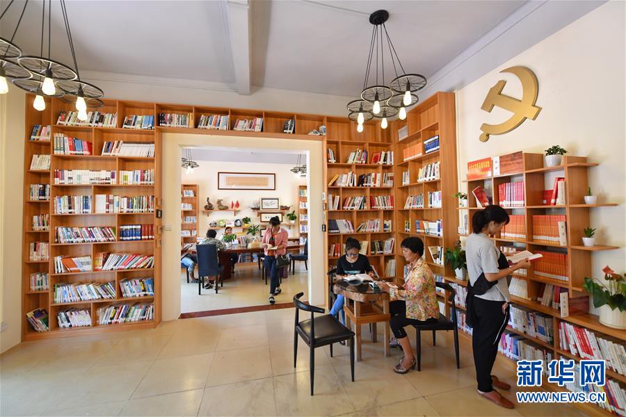 (新華全媒頭條·圖文互動(dòng))(3)希望灑在金色田野——寫(xiě)在鄉(xiāng)村振興戰(zhàn)略實(shí)施一周年之際