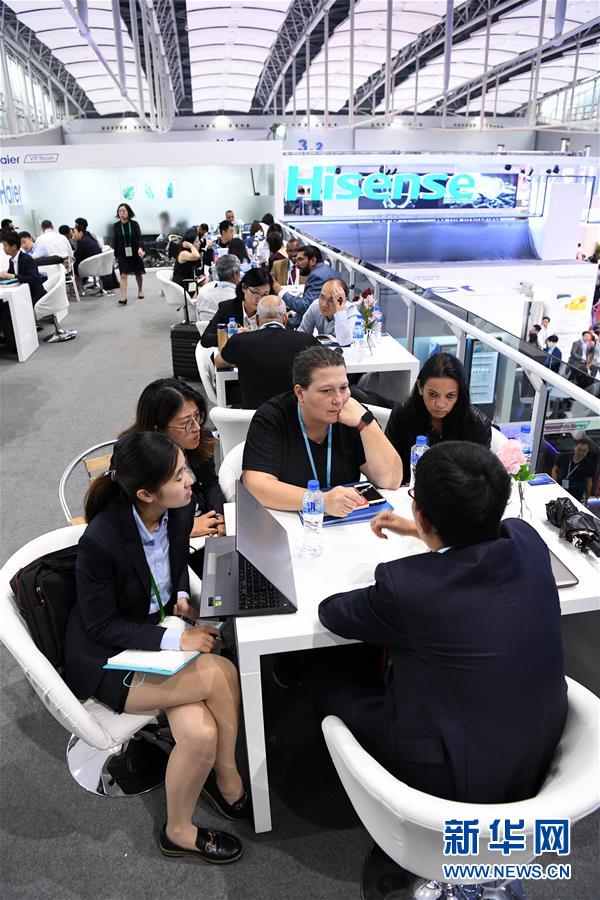 (新華全媒頭條·圖文互動(dòng))(10)從廣交會(huì)到進(jìn)博會(huì)——中國對(duì)外開放再譜新樂章