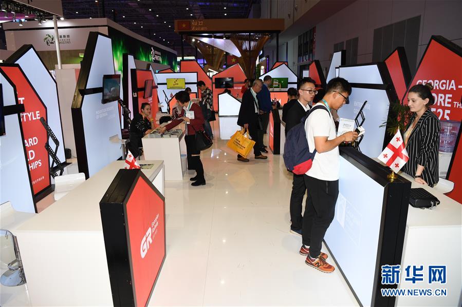 （新華全媒頭條&middot;聚焦進(jìn)口博覽會(huì)&middot;圖文互動(dòng)）（8）匯聚世界經(jīng)濟(jì)前行的浩蕩潮流&mdash;&mdash;從首屆中國(guó)國(guó)際進(jìn)口博覽會(huì)看全球合作發(fā)展新趨勢(shì)