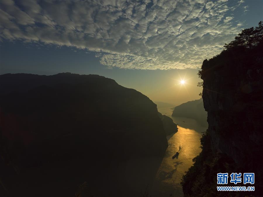 (百城百縣百企調(diào)研行·圖文互動(dòng))(5)建設(shè)長(zhǎng)江綠色走廊再譜新章——長(zhǎng)江三峽集團(tuán)發(fā)展紀(jì)實(shí)