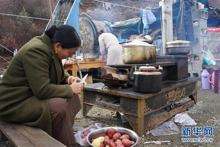 （圖文互動）（4）日子繼續(xù)好好過&mdash;&mdash;探訪金沙江堰塞湖四川安置點