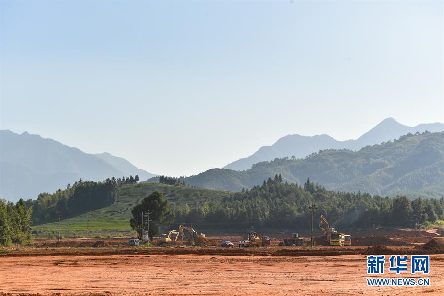 (在習(xí)近平新時(shí)代中國特色社會主義思想指引下·慶祝改革開放40周年·綠色發(fā)展)(新華全媒頭條·圖文互動)(4)綠色發(fā)展:書寫在中國大地上的美麗畫卷
