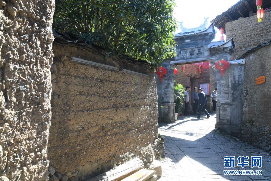 (在習(xí)近平新時(shí)代中國特色社會主義思想指引下·慶祝改革開放40周年·綠色發(fā)展)(新華全媒頭條·圖文互動)(5)綠色發(fā)展:書寫在中國大地上的美麗畫卷