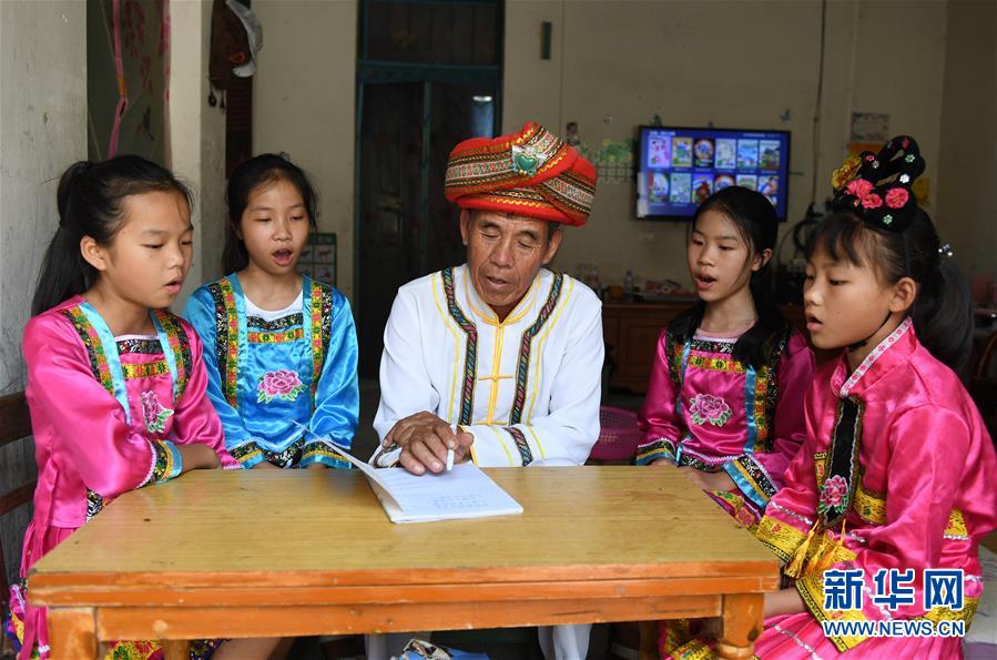 (輝煌60年·壯美新廣西·圖文互動(dòng))(5)和睦相處一家親 攜手并進(jìn)謀發(fā)展——廣西民族團(tuán)結(jié)發(fā)展觀察