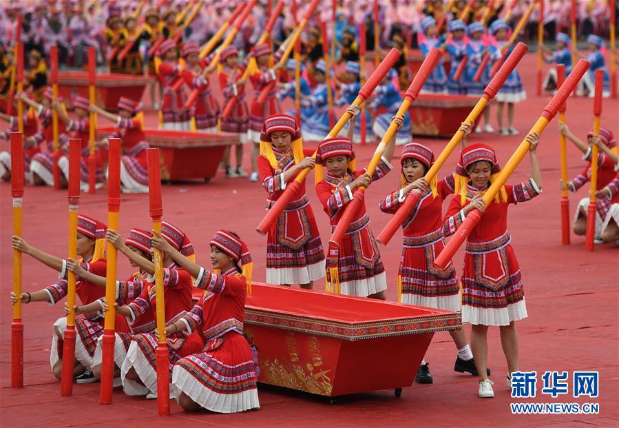 (輝煌60年·壯美新廣西·圖文互動(dòng))(7)和睦相處一家親 攜手并進(jìn)謀發(fā)展——廣西民族團(tuán)結(jié)發(fā)展觀察