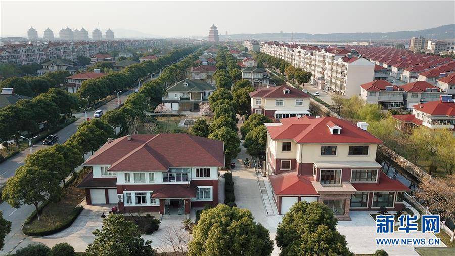 （慶祝改革開放40周年基層行&middot;村莊篇&middot;圖文互動）（3）&ldquo;第一村&rdquo;華西：住房、樓宇刻畫發(fā)展&ldquo;年輪&rdquo;