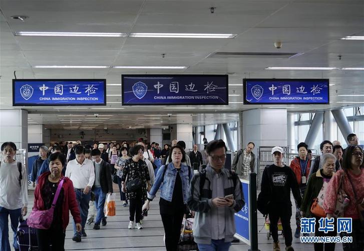 （圖文互動）（4）四十年、一扇窗&mdash;&mdash;兩地值守者眼中的羅湖橋