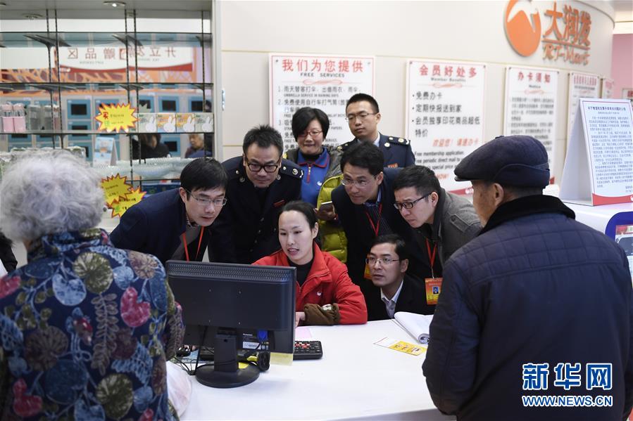 （新華全媒頭條&middot;改革開放40年變遷系列述評&middot;圖文互動）（4）堅強(qiáng)的保障&mdash;&mdash;改革開放40年變遷系列述評政治篇