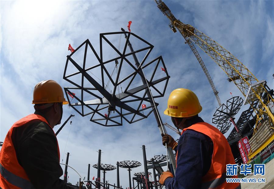 （新華全媒頭條&middot;圖文互動）（2）領(lǐng)航！向著高質(zhì)量發(fā)展堅定前行&mdash;&mdash;以習近平同志為核心的黨中央引領(lǐng)中國經(jīng)濟發(fā)展述評