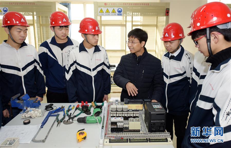 (新華全媒頭條·個稅專項附加扣除·圖文互動)(2)深化個稅改革的關(guān)鍵一步——聚焦個稅專項附加扣除暫行辦法