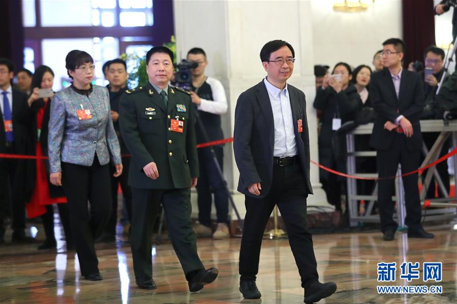 （兩會&middot;政協(xié)開幕）（7）全國政協(xié)委員接受采訪