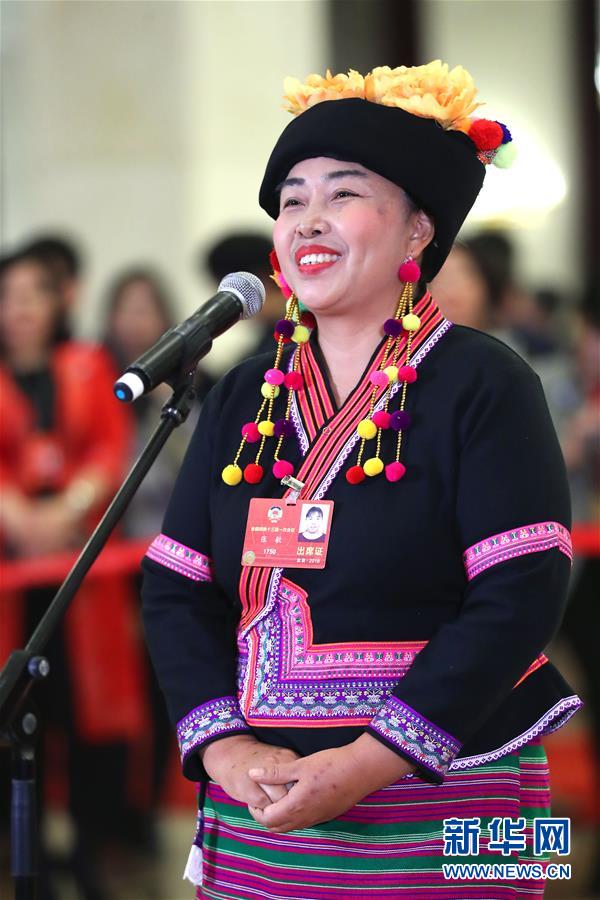 （兩會(huì)&middot;政協(xié)開幕）（10）全國(guó)政協(xié)委員接受采訪