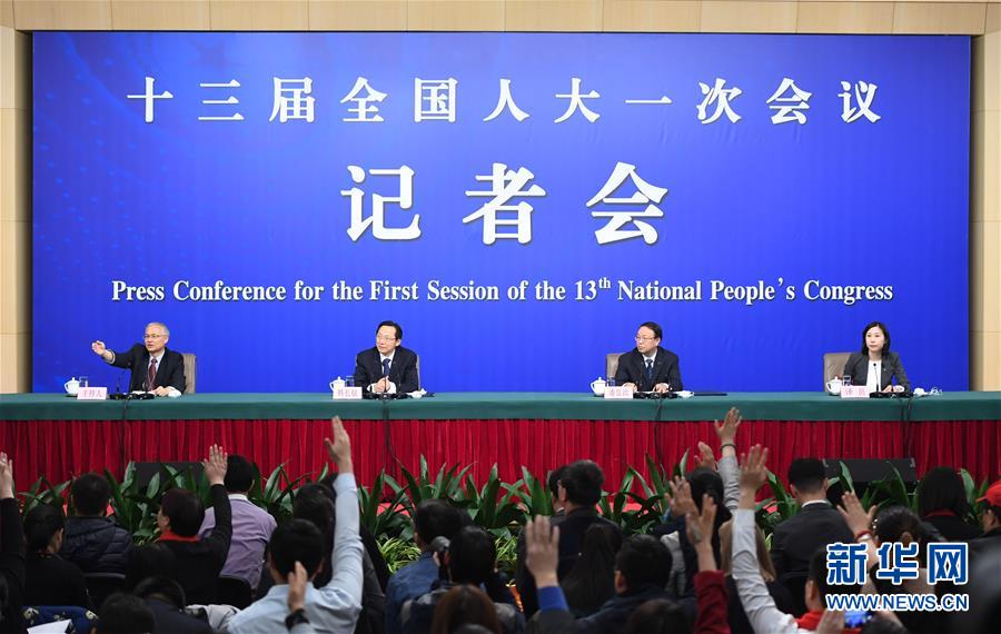 (兩會(huì))(3)農(nóng)業(yè)部部長韓長賦等就“實(shí)施鄉(xiāng)村振興戰(zhàn)略 推動(dòng)農(nóng)業(yè)轉(zhuǎn)型升級”答記者問