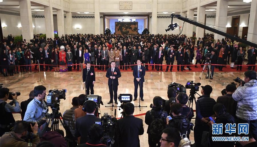 （兩會&middot;XHDW）（13）全國人大代表接受采訪