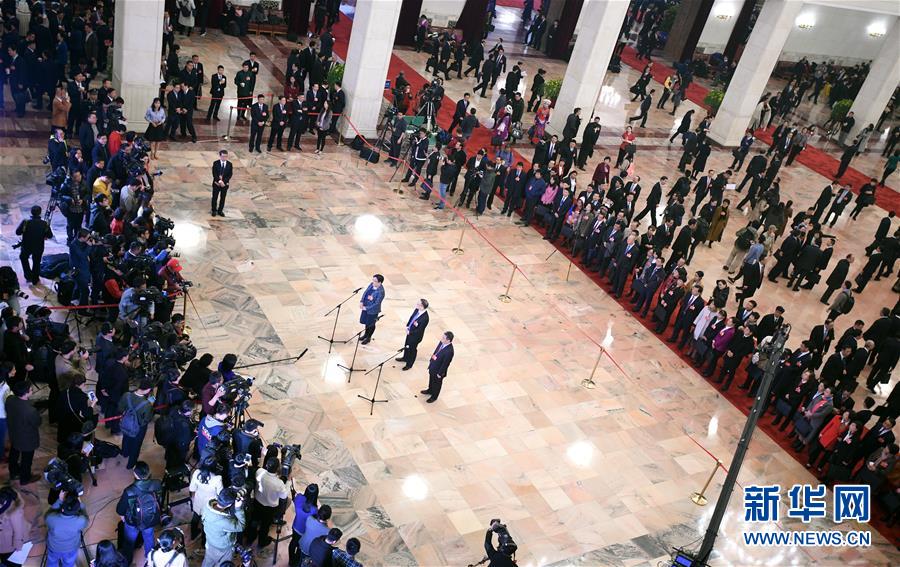 （兩會(huì)&middot;XHDW）（12）全國人大代表接受采訪