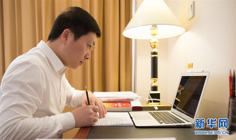 (兩會·基層代表履職故事)(2)全國人大代表?xiàng)铒w飛:讓農(nóng)民工有更好的職業(yè)上升通道