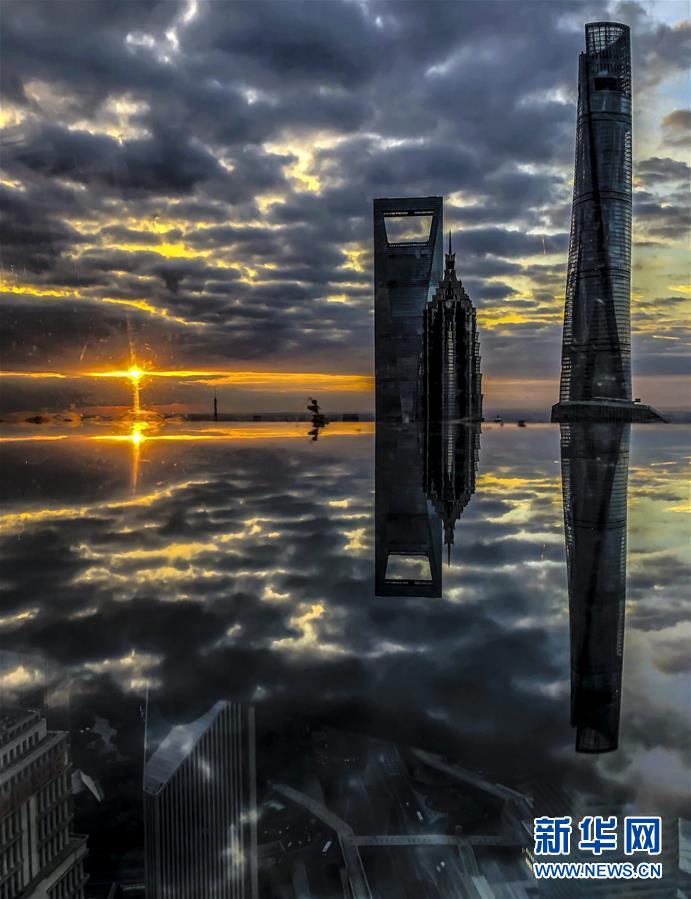 (新華全媒頭條·圖文互動(dòng))(11)風(fēng)正一帆懸——以習(xí)近平同志為核心的黨中央治國(guó)理政一年間