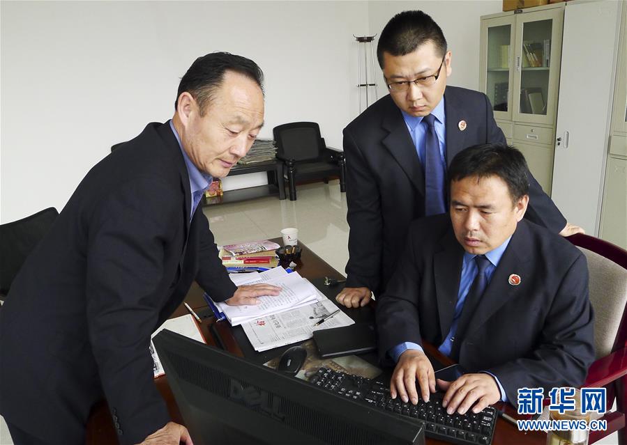 (改革先鋒風(fēng)采·圖文互動(dòng))(1)張飚:維護(hù)社會(huì)公平正義的模范檢察官