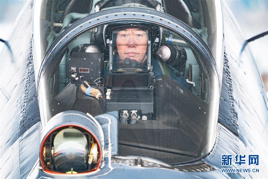 （新華全媒頭條&middot;圖文互動）（2）戰(zhàn)鷹，為祖國奮飛&mdash;&mdash;記空軍航空兵某旅旅長、特級飛行員郝井文