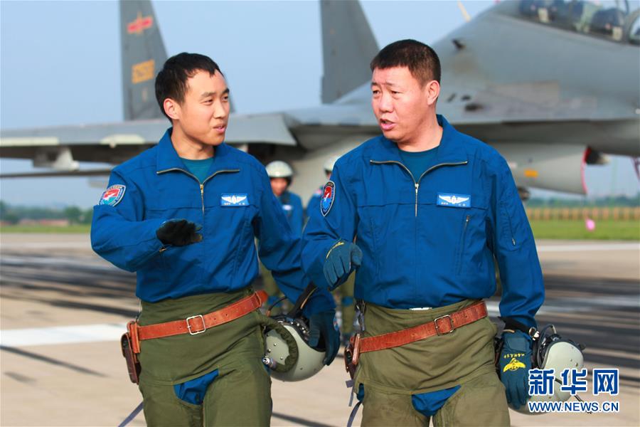 （新華全媒頭條&middot;圖文互動）（3）戰(zhàn)鷹，為祖國奮飛&mdash;&mdash;記空軍航空兵某旅旅長、特級飛行員郝井文