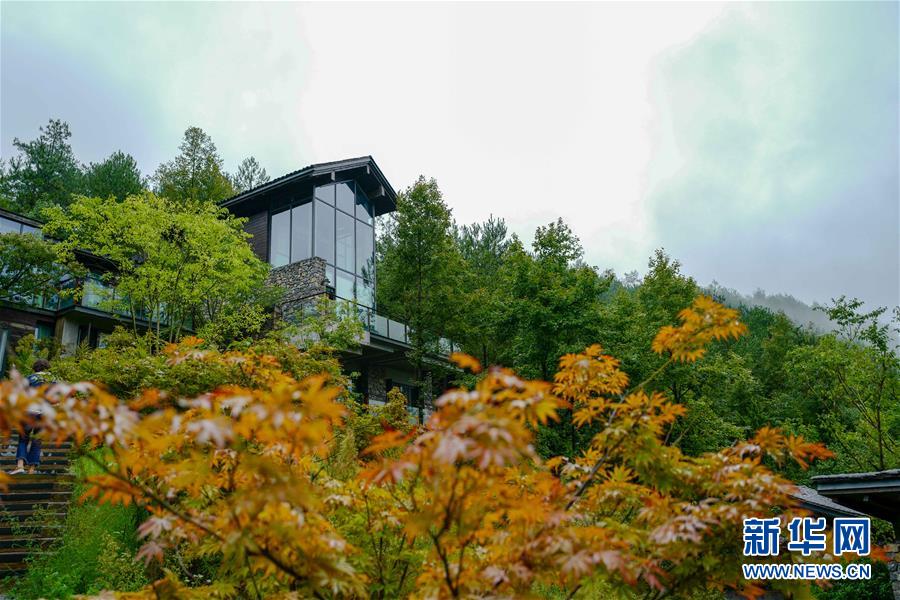 (在習(xí)近平新時(shí)代中國(guó)特色社會(huì)主義思想指引下——新時(shí)代新作為新篇章·鄉(xiāng)村振興戰(zhàn)略·圖文互動(dòng))(1)掙脫“富饒的貧困”——一個(gè)西部貧困區(qū)縣綠色發(fā)展之變