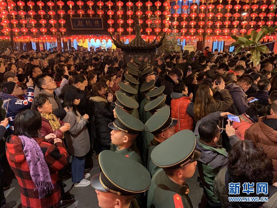 (新華全媒頭條·圖文互動(dòng))(6)向祖國(guó)報(bào)告:我在戰(zhàn)位守萬家團(tuán)圓——解放軍和武警部隊(duì)新春佳節(jié)備戰(zhàn)執(zhí)勤記事