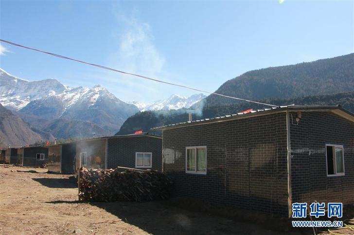 (圖文互動(dòng))(1)“這里過新年和往常一樣熱鬧”——西藏雅江堰塞湖受災(zāi)群眾安置點(diǎn)新春見聞