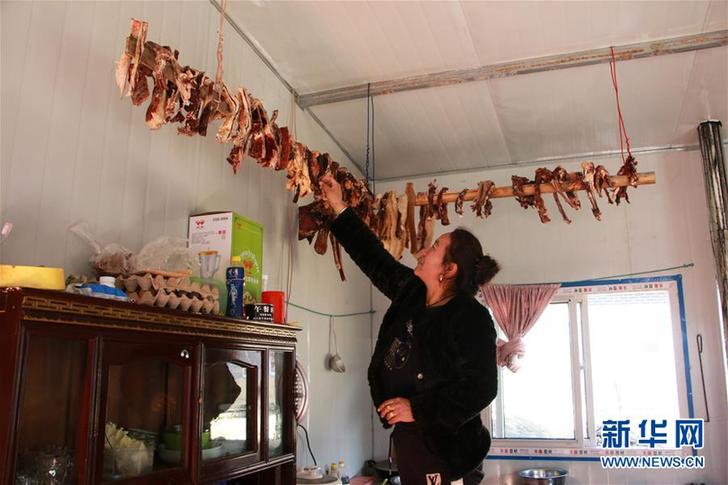 (圖文互動(dòng))(2)“這里過新年和往常一樣熱鬧”——西藏雅江堰塞湖受災(zāi)群眾安置點(diǎn)新春見聞