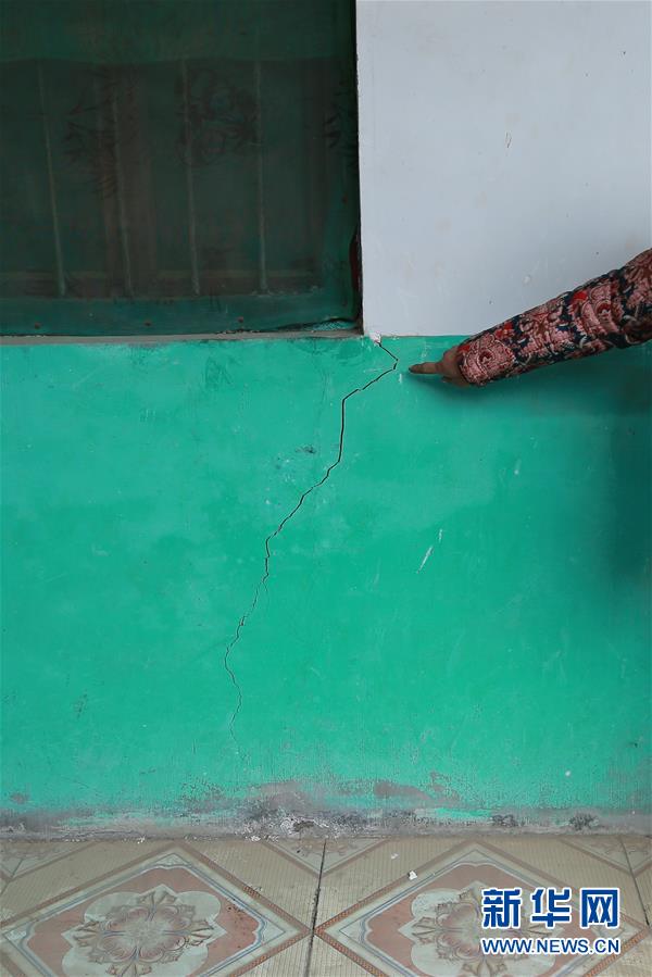 （新華視點&middot;圖文互動）（4）挖掘作業(yè)距漢墓中心僅20米，村民住房出現(xiàn)裂縫&hellip;&hellip;&ldquo;造地&rdquo;如何變挖山？