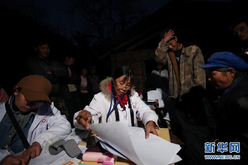 (新華全媒頭條·圖文互動(dòng))(4)大峽谷里的“背簍醫(yī)生”