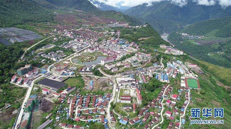 （兩會(huì)前夕看落實(shí)&middot;圖文互動(dòng)）（1）格?；ㄩ_ 幸福路寬&mdash;&mdash;西藏落實(shí)習(xí)近平總書記全國兩會(huì)重要講話精神紀(jì)實(shí)