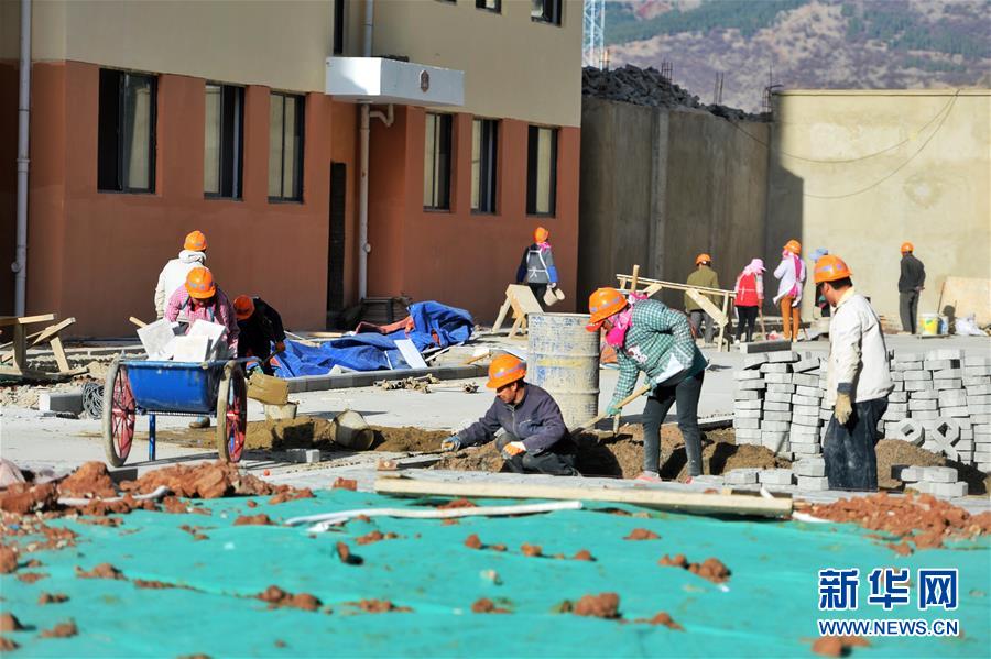 (在習近平新時代中國特色社會主義思想指引下——新時代新作為新篇章·圖文互動)(2)高原春來早 云嶺開新篇